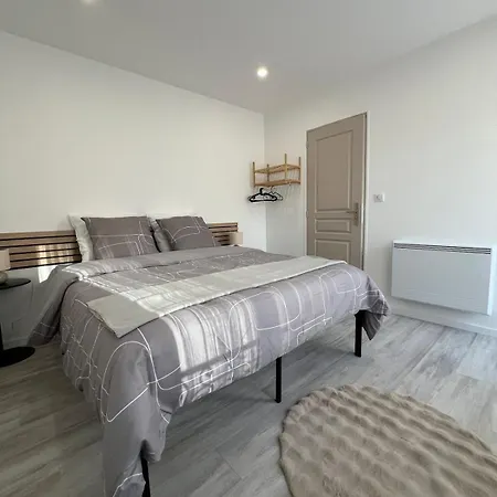 아파트 Tres Beau Paisible T2 Situe Au Centre De En Champagne 1 *