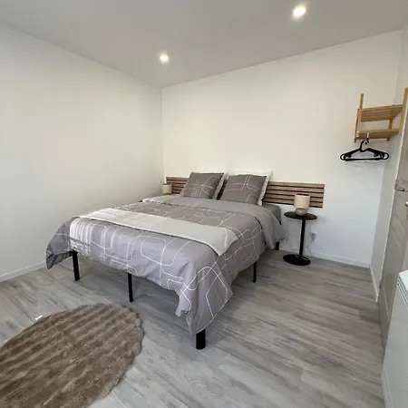 Tres Beau Paisible T2 Situe Au Centre De En Champagne 1 *